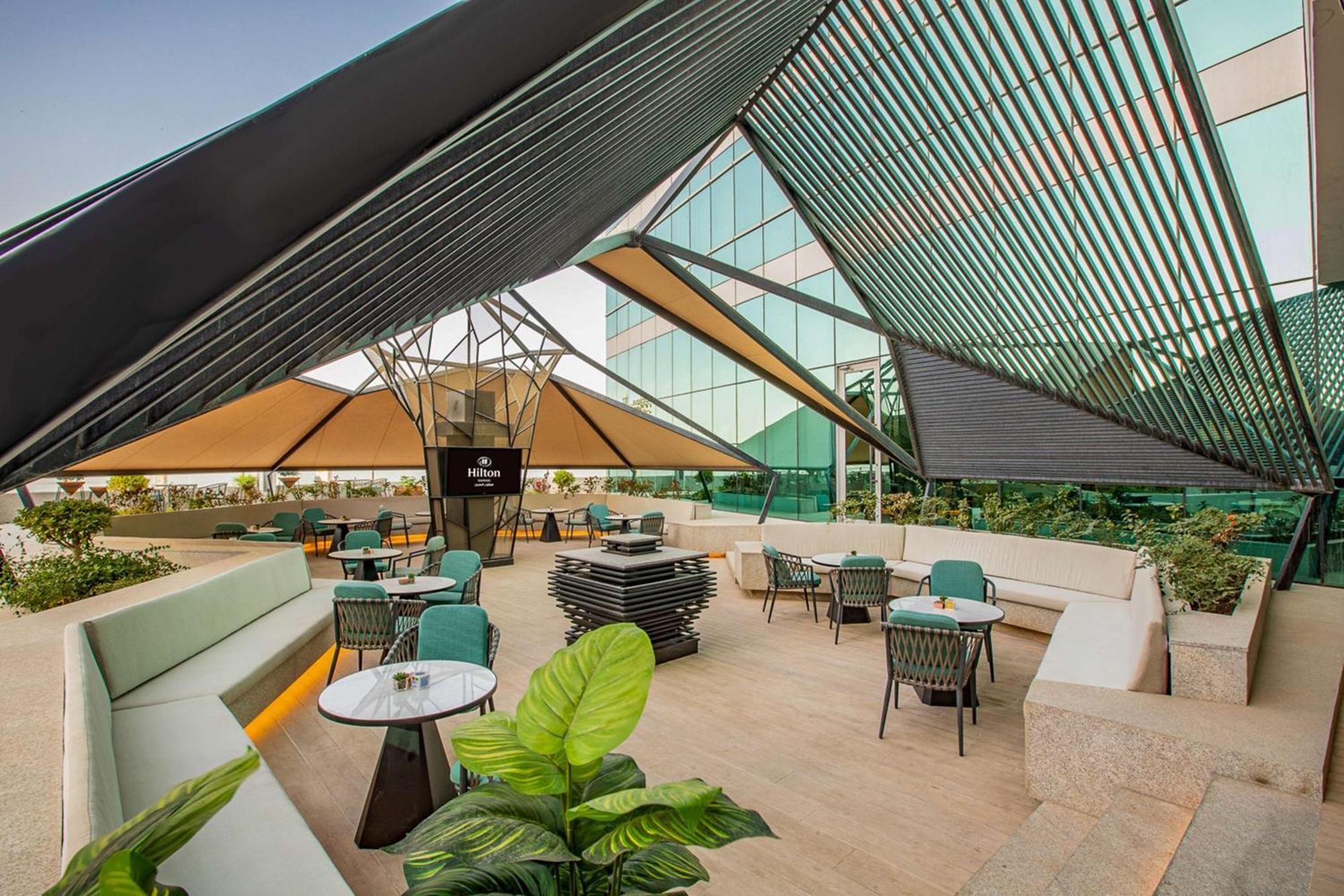 Hotel Hilton Bahrain Manama Exterior foto The Sky Bar